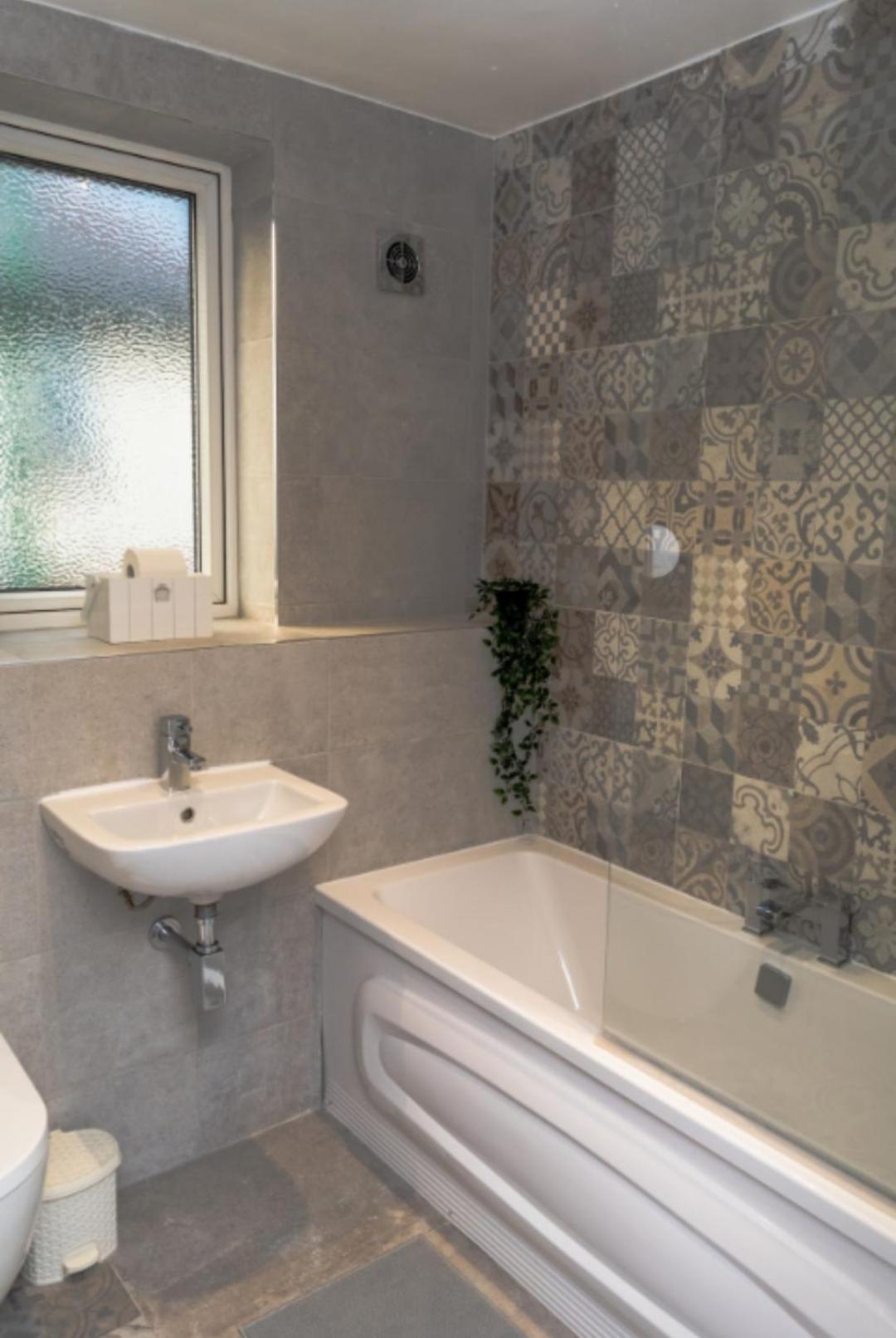 Charming York House- Walking Distance To Town Centre Villa Eksteriør billede